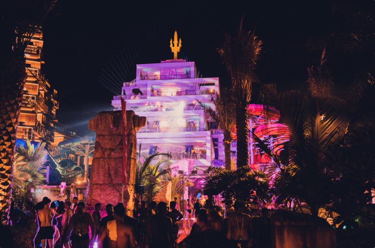 Aquaventure After Dark